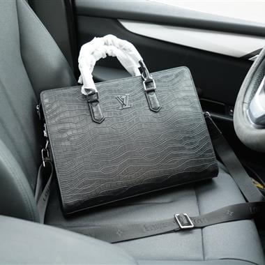 LOUIS VUITTON   2025新款男生時尚包包  尺寸：39x29x5CM