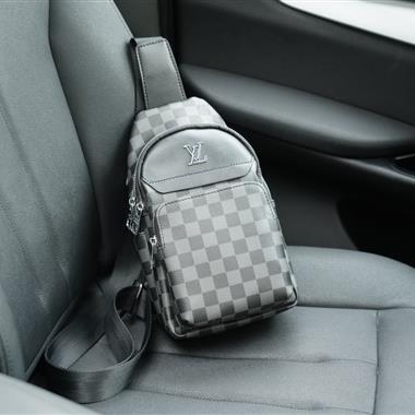 LOUIS VUITTON   2025新款男生時尚包包  尺寸：18x30x6CM