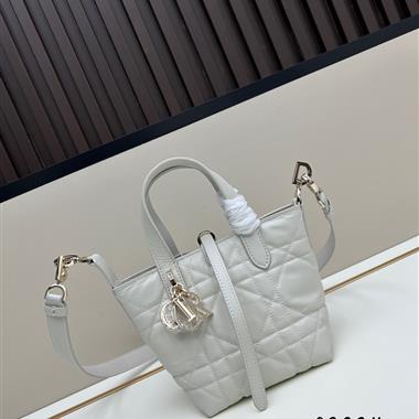 DIOR   2025新款女生時尚包包 尺寸13-12-8CM