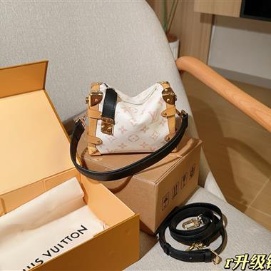 LOUIS VUITTON  2025新款女生時尚包包  尺寸：18CM