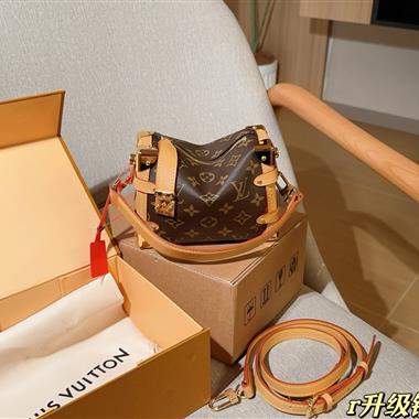 LOUIS VUITTON  2025新款女生時尚包包  尺寸：18CM