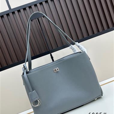BALENCIAGA   2025新款女生時尚包包  尺寸:34*25*11CM