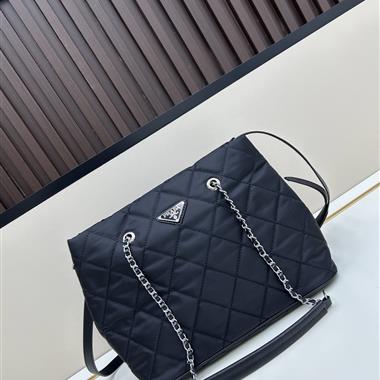 PRADA   2025新款女生時尚包包  尺寸:30*23CM