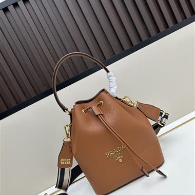 PRADA   2025新款女生時尚包包 尺寸：21*25*15CM