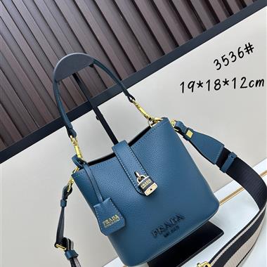 PRADA   2025新款女生時尚包包 尺寸：19*18*12CM