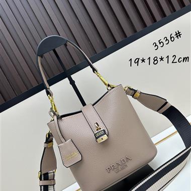 PRADA   2025新款女生時尚包包 尺寸：19*18*12CM
