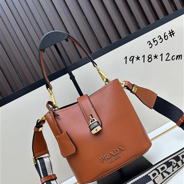 PRADA   2025新款女生時尚包包 尺寸：19*18*12CM