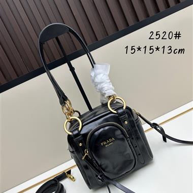 PRADA   2025新款女生時尚包包 尺寸：15*15*13CM