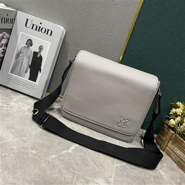 LOUIS VUITTON  2025新款男生時尚包包  尺寸：25*22*7CM