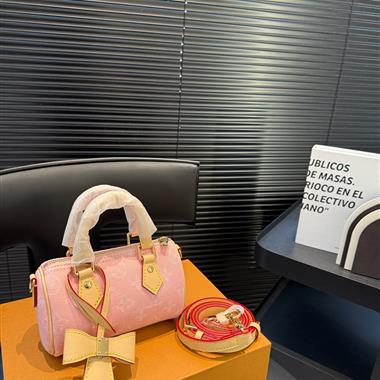 LOUIS VUITTON  2025新款女生時尚包包  尺寸：16*10CM