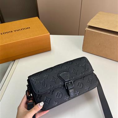 LOUIS VUITTON   2025新款男生時尚包包  尺寸：23*12CM