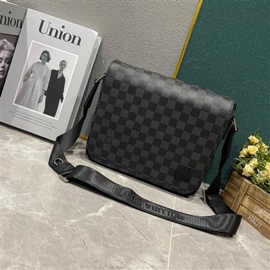 LOUIS VUITTON  2025新款男生時尚包包 尺寸：25*22*7CM