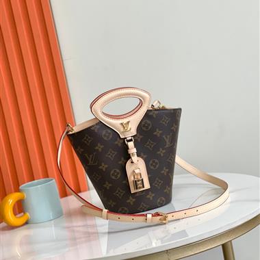 LOUIS VUITTON  2025新款女生時尚包包 尺寸：12*18*7CM