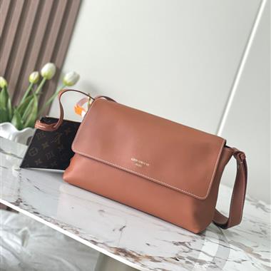 LOUIS VUITTON  2025新款女生時尚包包 尺寸：30*18*12CM