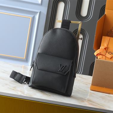 LOUIS VUITTON  2025新款男生時尚包包 尺寸：20*30*4CM