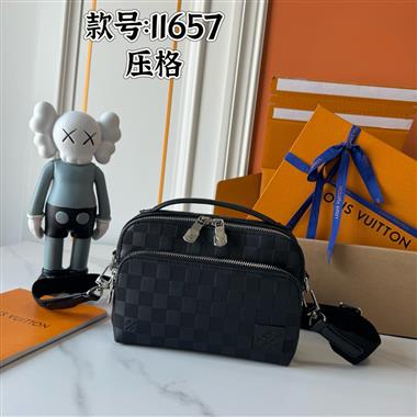 LOUIS VUITTON  2025新款男生時尚包包 尺寸：22.5*15.5*7.5CM