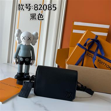 LOUIS VUITTON  2025新款男生時尚包包 尺寸：17.5*12*7CM