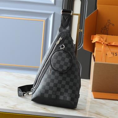 LOUIS VUITTON  2025新款男生時尚包包 尺寸：20*42*6CM