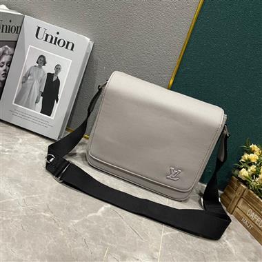LOUIS VUITTON  2025新款男生時尚包包 尺寸：25*22*7CM