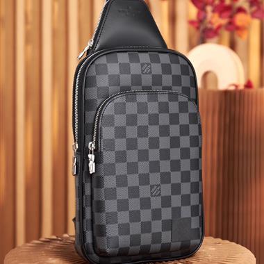 LOUIS VUITTON  2025新款男生時尚包包 尺寸：20*31*7CM
