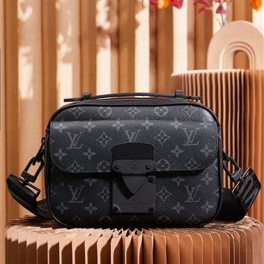 LOUIS VUITTON  2025新款男生時尚包包 尺寸：22*18*8CM