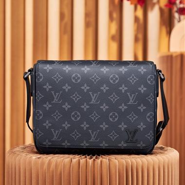 LOUIS VUITTON  2025新款男生時尚包包 尺寸：26x20x7CM