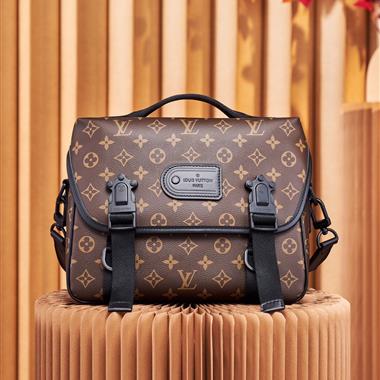 LOUIS VUITTON  2025新款男生時尚包包 尺寸：31x22x11CM