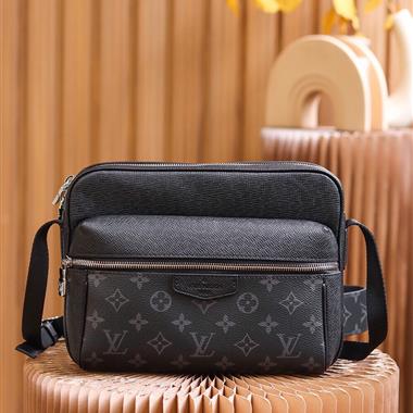 LOUIS VUITTON  2025新款男生時尚包包 尺寸：26*20*10.5CM