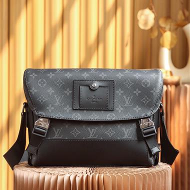 LOUIS VUITTON  2025新款男生時尚包包 尺寸：33*22.5*11CM