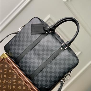 LOUIS VUITTON  2025新款男生時尚包包 尺寸：36.5 x 27.5 x 6CM