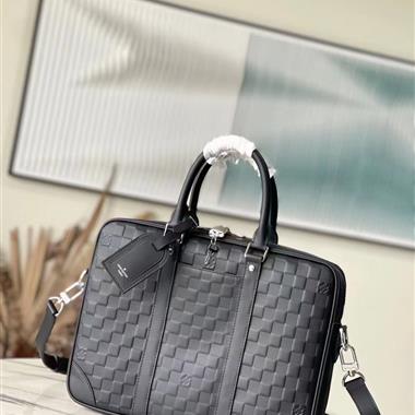 LOUIS VUITTON  2025新款男生時尚包包 尺寸：36.5 x 27.5 x 6CM