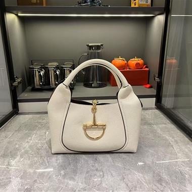 GUCCI  2025新款女生時尚包包 尺寸：27.5*21*6CM