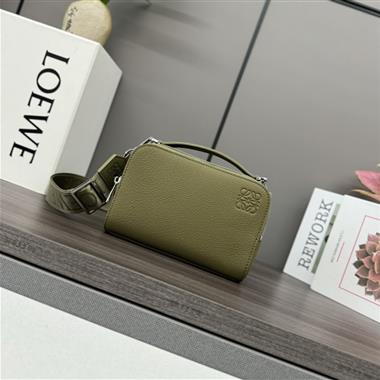 LOEWE   2025新款男生時尚包包  尺寸：18*7*13CM