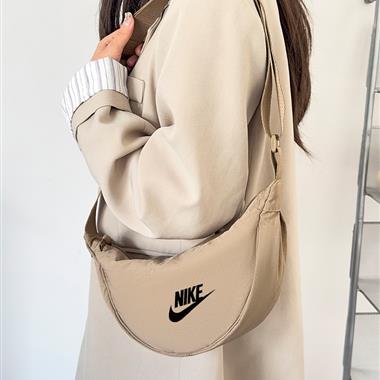 NIKE   2025新款時尚休閒包   