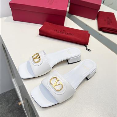 Valentino    2025新款女生休閒時尚鞋子