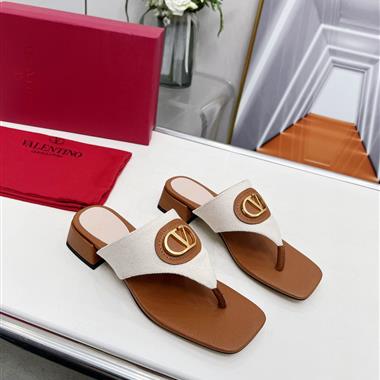 Valentino    2025新款女生休閒時尚鞋子