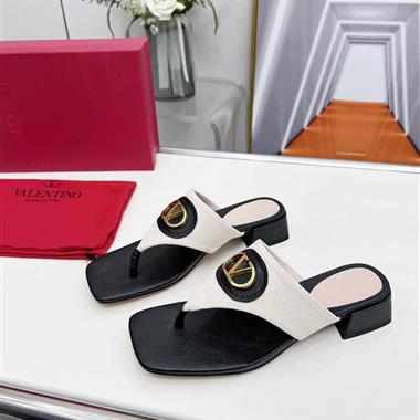 Valentino    2025新款女生休閒時尚鞋子