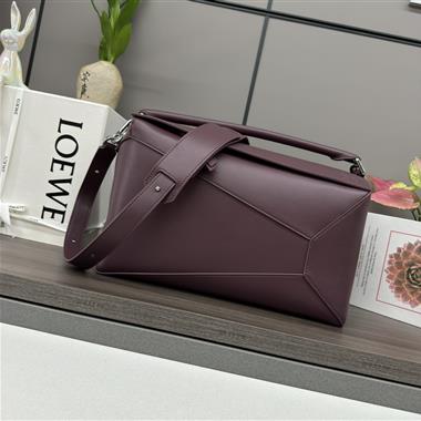 LOEWE  2025新款女生時尚包包 尺寸：33*14.7*21.5CM
