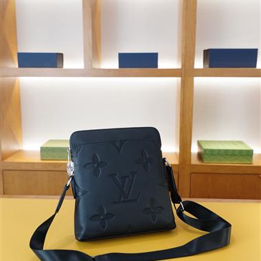 LOUIS VUITTON   2025新款男生時尚包包   尺寸：24*25*4CM