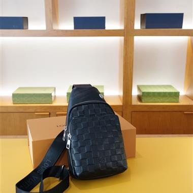 LOUIS VUITTON    2025新款男生時尚包包 尺寸：17*30*6CM