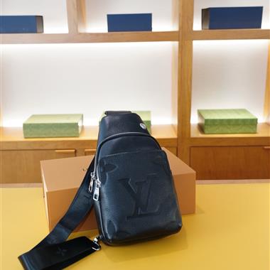 LOUIS VUITTON    2025新款男生時尚包包 尺寸：17*30*6CM