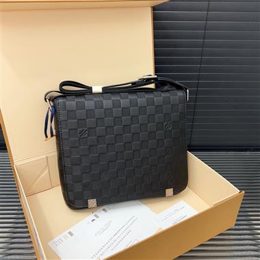 LOUIS VUITTON   2025新款男生時尚包包 尺寸：25*20CM
