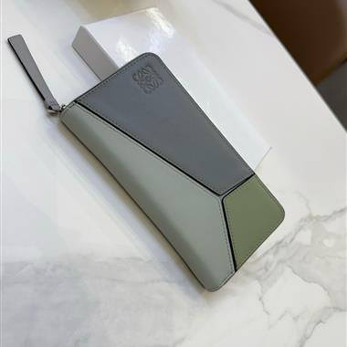LOEWE   2025新款時尚包包 尺寸：19*10CM