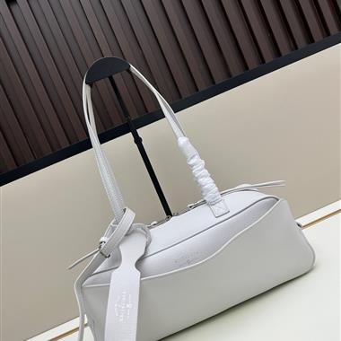 BALENCIAGA  2025新款女生時尚包包 尺寸：30.9*11.9*11.9CM
