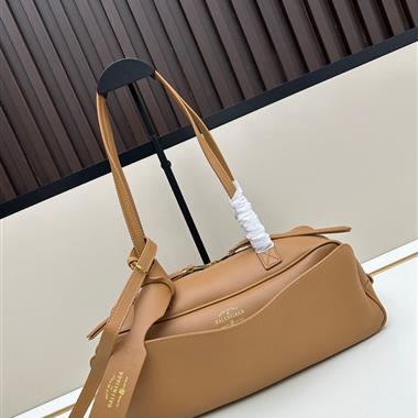 BALENCIAGA  2025新款女生時尚包包 尺寸：30.9*11.9*11.9CM