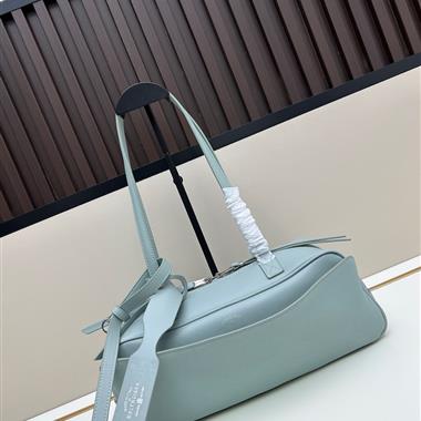 BALENCIAGA  2025新款女生時尚包包 尺寸：30.9*11.9*11.9CM