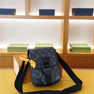 LOUIS VUITTON   2025新款男生時尚包包 尺寸：16*22*6CM