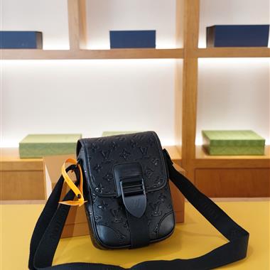 LOUIS VUITTON   2025新款男生時尚包包 尺寸：16*22*6CM