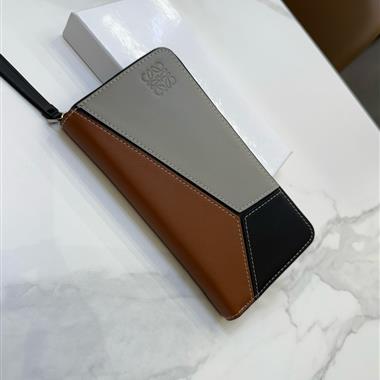 LOEWE   2025新款時尚包包 尺寸：19*10CM