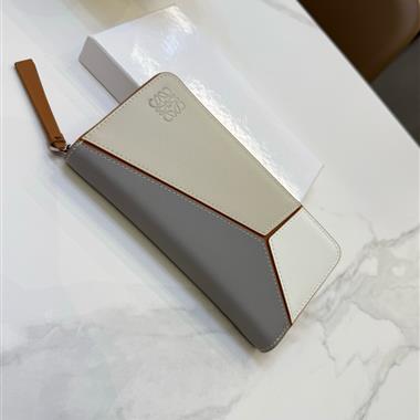 LOEWE   2025新款時尚包包 尺寸：19*10CM